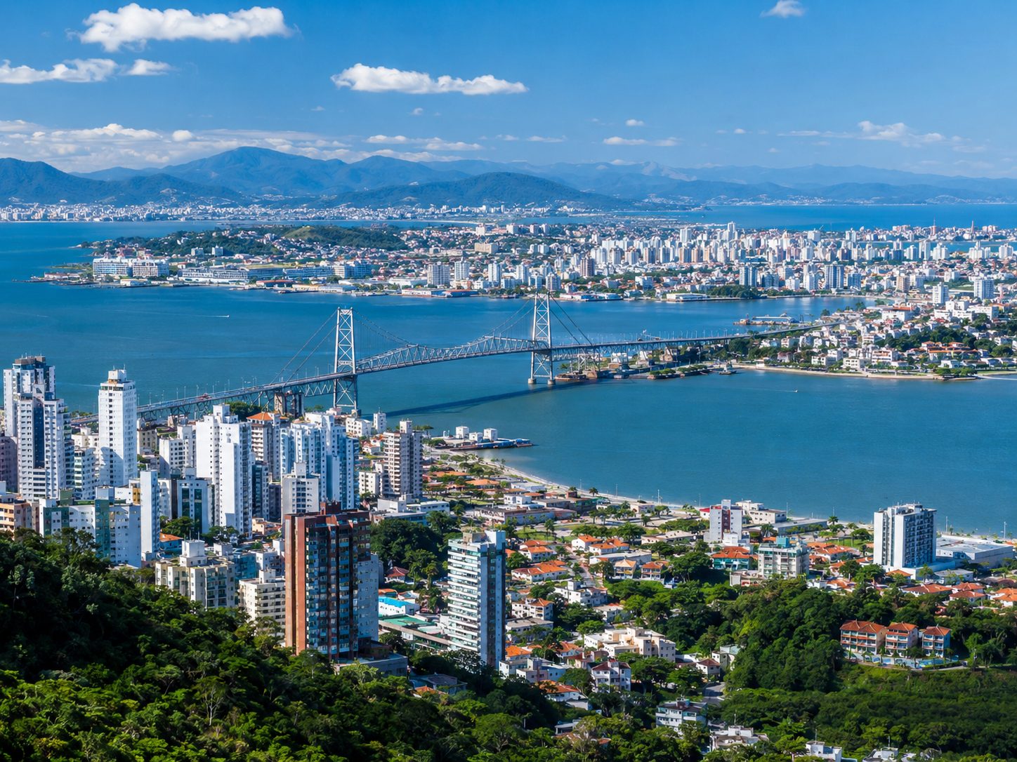 Vista aérea de Florianópolis, litoral de Santa Catarina